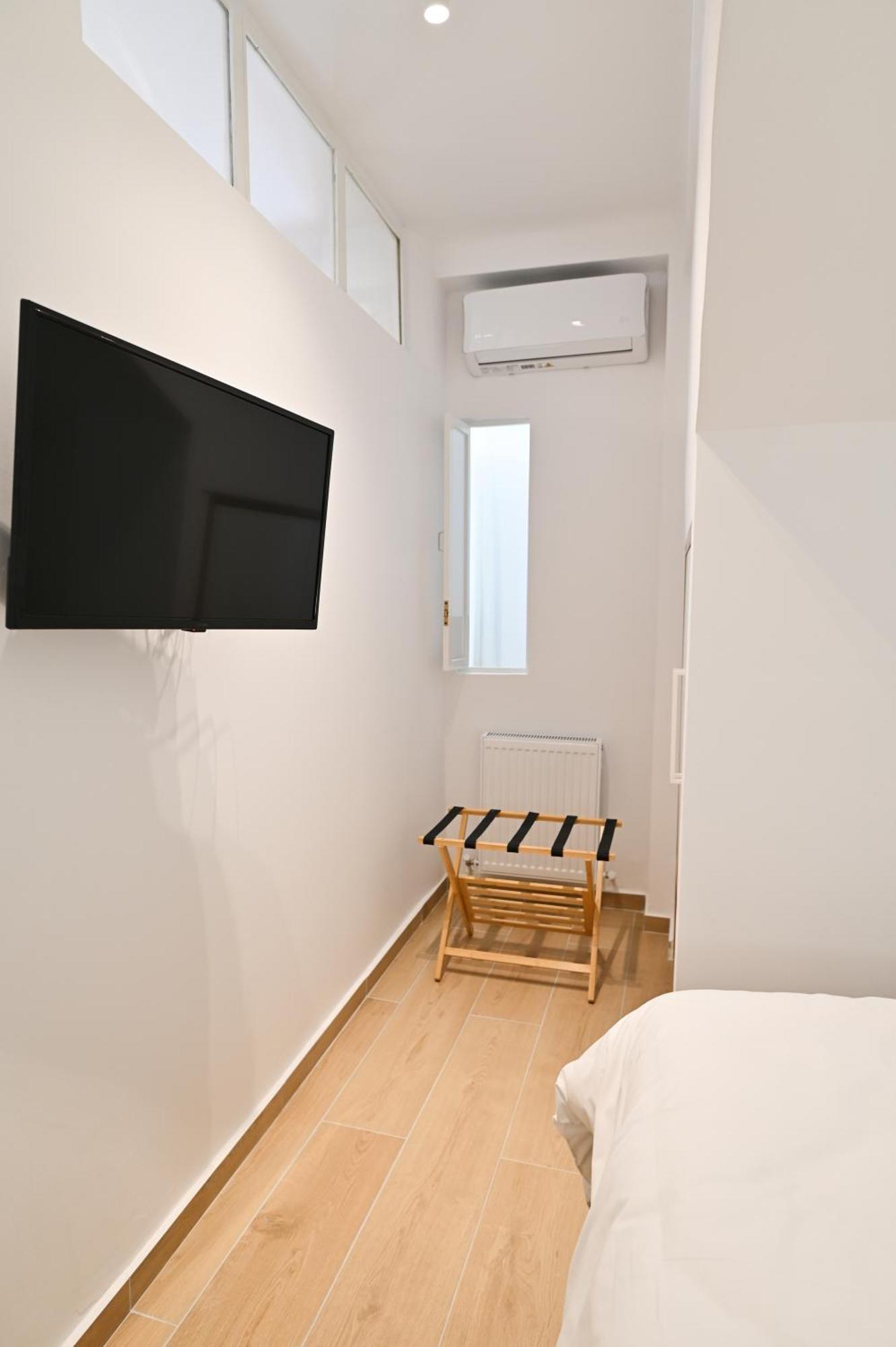 Honey Oak & Cream Patio By Nest Apartment Thessaloniki Exterior photo