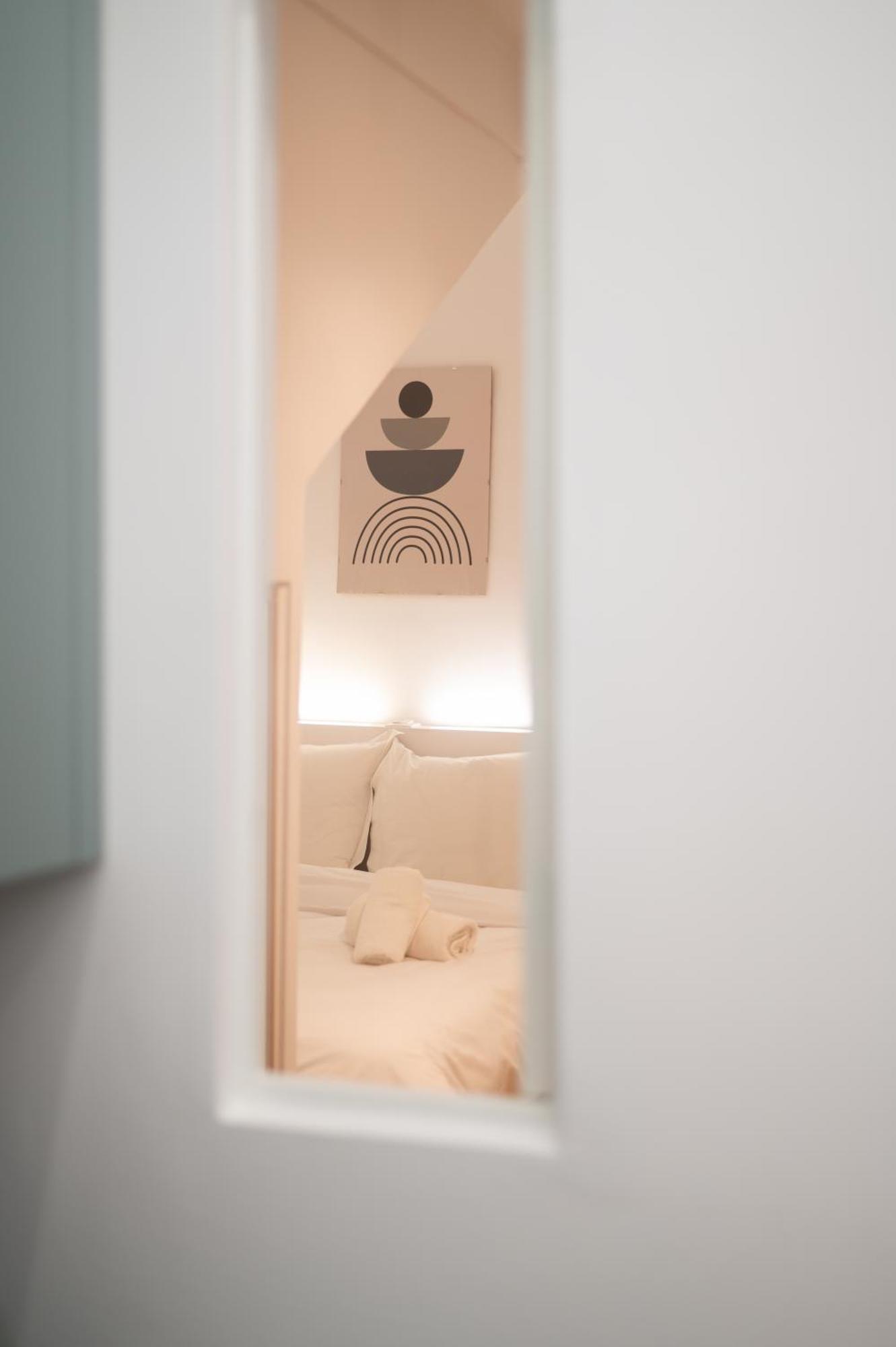 Honey Oak & Cream Patio By Nest Apartment Thessaloniki Room photo
